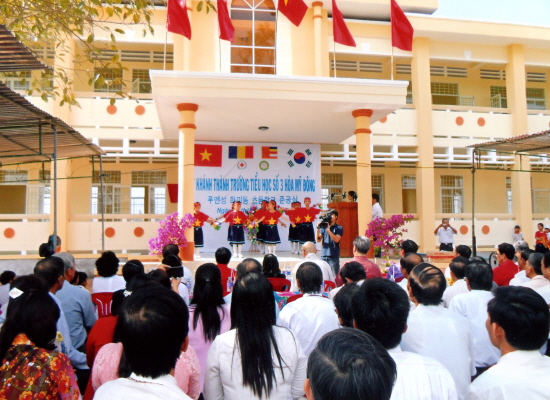 월드머시코리아가 라오스에 지은 학교 준공식