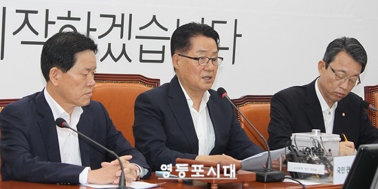 국민의당 박지원 비대위원장이 20일 국회에서 열린 비대위원회에서 청와대 참모진 전면 개각을 촉구하고 있다. ⓒ영등포시대 