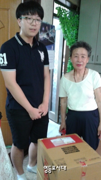 이경애 어르신 사진 오른쪽 &copy;영등포시대