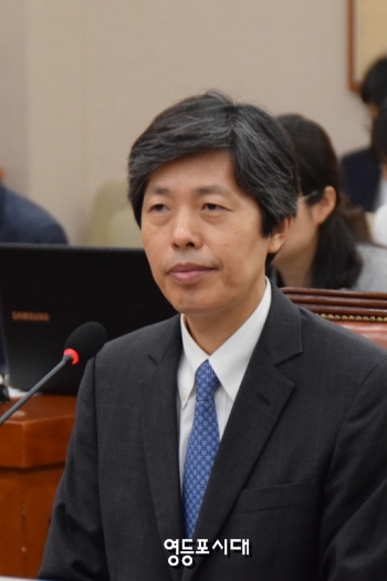 김재형 대법관 후보자가 18일(목) 국회에서 열린 청문회에서 더민주 윤후덕 의원의 질의를 듣고 있다. &copy;영등포시대 