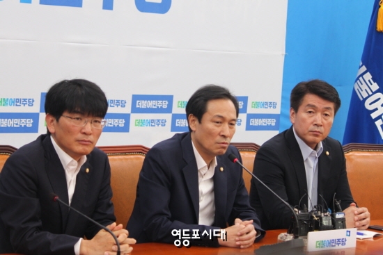 더민주 우상호 원내대표는 22일 기자간담회를 열고 “우병우, 이석수 두 분에 대한 점검을 위해 국회 차원의 운영위 소집을 요구하겠다”고 밝혔다. &copy;영등포시대 