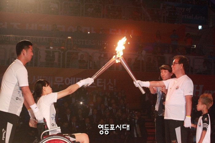 2016청주 세계무예마스터십이 2일 개막하며 세계 최초로 개최되는 역사적인 시작을 알렸다. 