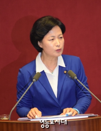 더불어민주당 추미애 대표가 6일(화) 국회에서 갖은 교섭단체 연설을 통해 “해운산업 위기는 민생경제 파탄의 심각한 도화선이 되고 있다”고 주장하고 있다. &copy;영등포시대 