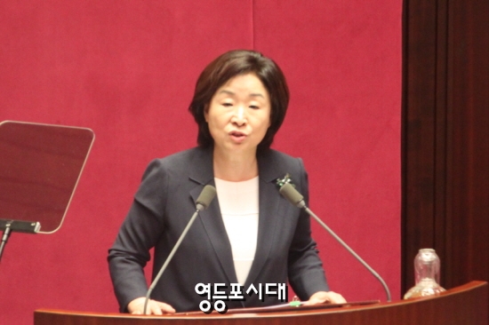 정의당 심상정 상임대표가 20일 국회 비교섭단체 대표 연설에서 외교안보팀을 전면 개편, 국회에 소녀상 건립 등을 제안하고 있다. &copy;임종상 기자 