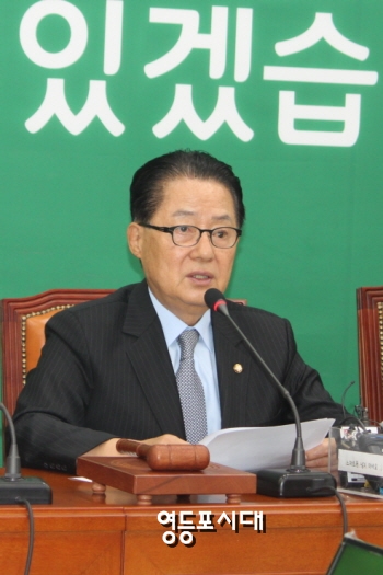 국민의장 박지원 비상대책위원장은 30일 오전 국회에서 비대위 회의를 열고 “대한민국을 정상화해야 할 모든 책임은 대통령에게 있다. 아울러 국회를 정상화해야 할 책임 역시 국회의장에게 있다”고 강조하고 있다. &copy;임종상 기자 