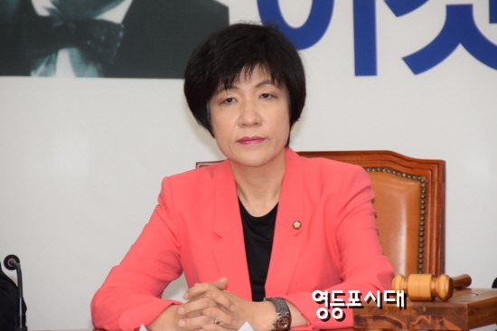 김영주 최고위원은 5일 참석한 최고위원회의에서 “전경련은 이달 말이나 다음 달 초까지 두 재단(미르와 K스포츠 재단)의 ‘세탁’을 끝내려고 계획한 것으로 알고 있다”고 밝히고 있다. &copy;영등포시대  