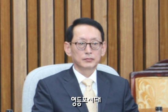 김도읍 원내수석대표는 7일 국정감사 대책회의에 참석해 “박지원 의원의 대오각성을 촉구한다”며 비판했다. &copy;임종상 기자