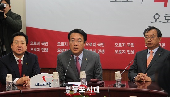 정진석 새누리당 원내대표가 31일 새누리당 당사에서 열린 최고위원회에서 더불어민주당을 비판하고 있다.ⓒ임종상 기자