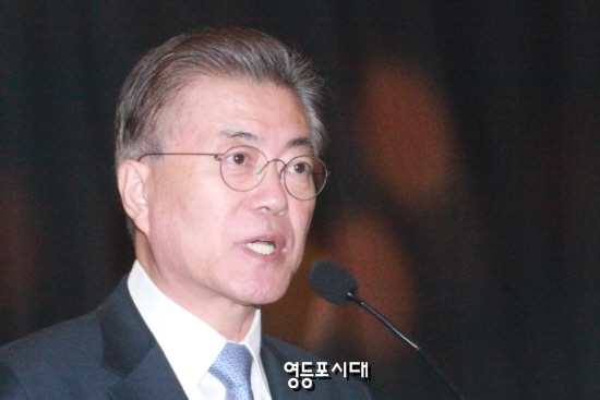 문재인 전 더불어민주당 대표가 13일(화) 오후 씽크탱그 ‘정책 공간 국민성장’이 개최한 대한민국 바로 세우기 제1차 포럼에서 기조연설을 하고 있다. &copy;임종상 기자 