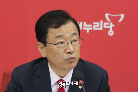 이현재 정책위의장이 23일 열린 원내대책회의에 참석해 “민생 없는 정치는 없다”며 민생을 강조하고 있다. &copy;영등포시대 