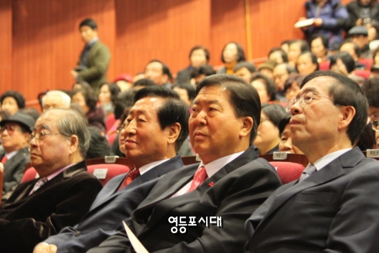 2017 영등포구 신년 인사회에 참석한 박원순 서울시장, 조길형 영등포구청장, 이용주 영등포구의회 의장, 김철원 영등포구노인회 회장(사진 오른쪽에서 왼쪽으로)©영등포시대