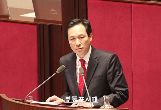 우상호 민주당 원내대표는 2일(목) 국회에서 갖은 국정에 관한 교섭단체 대표연설에서 “정권교체를 통해 보수집권 10년의 실패를 청산하고, 새로운 대한민국의 미래를 열어야 한다”고 호소했다. &copy;영등포시대 