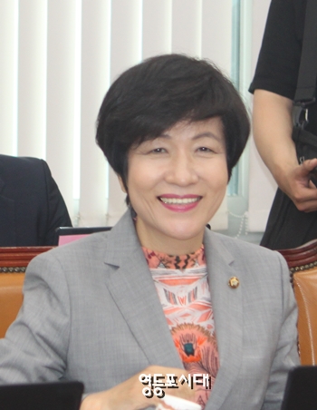 7월 17일 최종구 금융위원회 위원장 청문회에 청문위원으로 참석한 김영주 고용노동부 장관 내정자 &copy;영등포시대 