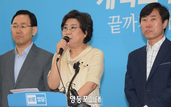 이혜훈 대표가 7일 오전 국회에서 최고위원회의를 마친 후 기자들의 질문에 답하고 있다. Ⓒ영등포시대 