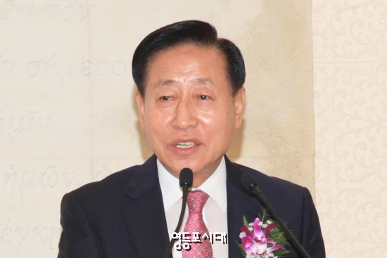 이용주 영등포구의회 의장이 9월 1일 영등포 KR컨벤션센터에서 열린 영등포시대 창간 2주년 기념식에 참석해 축사를 하고 있다.  &copy;영등포시대 