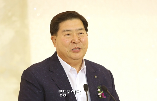 조길형 영등포구청장이 9월 1일 영등포시대 창간 2주년 기념식에 참석해 축하를 하고 있다. &copy;영등포시대 