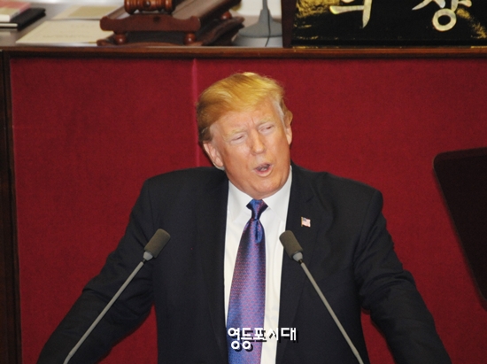 미국 도널드 트럼프 미국 대통령이 8일 국회 연설을 통해 북한 체제의 실상과 문제점을 일일이 지적하고 있다. &copy;영등포시대 