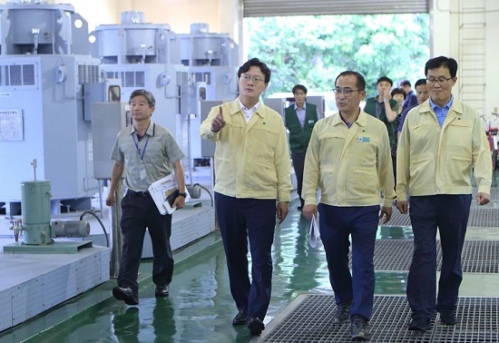 7월 1일 채현일 영등포구청장이 양평1동 빗물펌프장을 방문해 현장을 점검하고 있다. Ⓒ영등포구