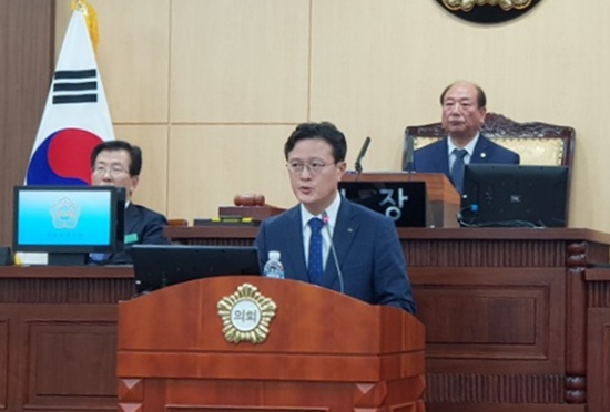 채현일 영등포구청장이 제8대 구의회 개원식에 참석해 축사하고 있다. &copy;영등포시대 
