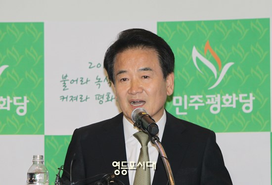 정동영 의원이 당대표 당선 후 기자회견을 열고 소통과 단합을 강조하고 있다. Ⓒ영등포시대 