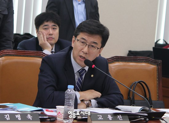 15일 오전 국회에서 열린 정무위원회 회의실에서 열린 공정거래위원회 국정감사에서 고용진 의원이 발언을 하고 있다. Ⓒ영등포시대 