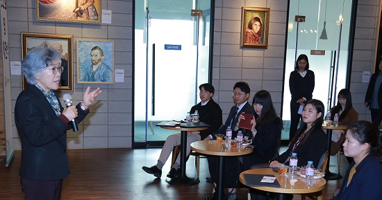 제1기 청령정책 국민모니터단 활동보고와 해단식에 참석해 인사말 하는 박은정 국민권익위원장