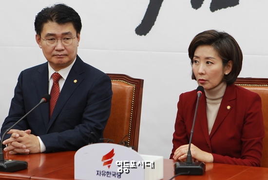 11일 자유한국당 원내대표에 당선된 나경원 의원(사진 오른쪽)과  정책위의장에 당선된 정용기 의원 &copy;영등포시대 