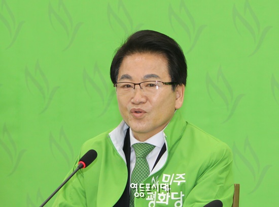 정동영 민주평화당 대표가 신년기자회견에 앞서 국회에서 최고위원회의를 열고 모두 발언을 하고 있다. Ⓒ영등포시대 