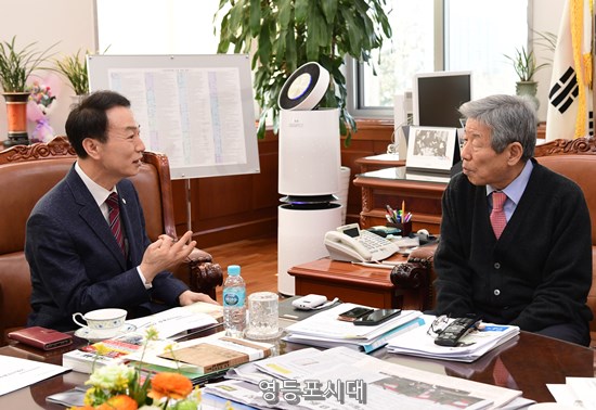 김정태 단장이 서울시의회 동료의원들과 유인태 국회 사무총장을 방문해 ‘지방의회법안’의 조속한 국회 처리를 요청하고 있다. ⓒ서울시의회