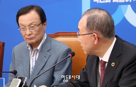 2일 오후 반기문 국가기후환경회의 위원장이 민주당을 방문해 이해찬 대표와 담소를 나누고 있다. Ⓒ김은해 기자 