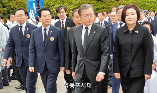  문재인 대통령이 김정숙 여사와 행사장에 들어서고 있다. ⓒ영등포시대 