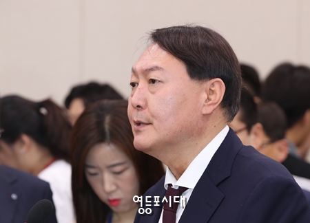 8일 오전 국회에서 열린 검찰총장 후보자 인사청문회에 앞서 윤석열 검찰총장 후보자가 모두 발언을 통해 검∙경 수사권 등에 대해 입장을 밝히고 있다. Ⓒ영등포시대 