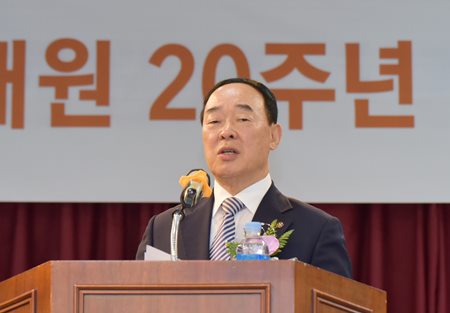 ▲한천희 영등포문화원장이 기념사를 하고 있다.