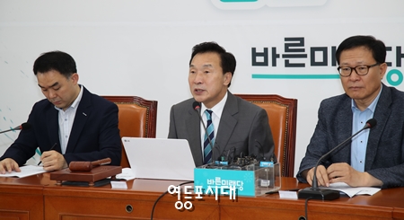 손학규 대표(오른쪽 사진 가운데)가 모두 발언을 통해 한·미·일 동맹을 강조하고 있다. Ⓒ영등포시대 