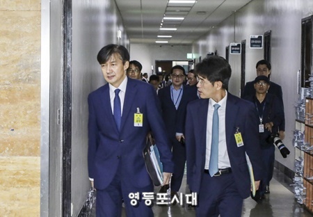 6일 조국 법부부 장관 후보자가 청문회장을 향해 가고 있다.ⓒ영등포시대 