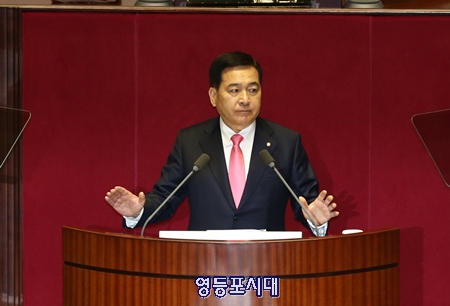 심재철 미래통합당 원내대표가 19일 원내교섭단체 대표연설을 통해 문재인 정부와 민주당을 강하게 비판하고 있다. Ⓒ영등포시대 