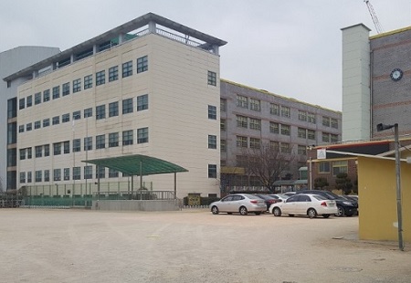 설 연휴 기간인 2월 15일~2월 18일까지 4일간 지역주민과 역(逆)귀성객의 주차 편의를 위하여 운동장을 무료로 개방한 대영초등학교 전경