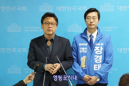 민병두 의원이 국회의원 후보 사퇴 기자회견을 마친 기자들의 질문에 답하고 있다. Ⓒ영등포시대