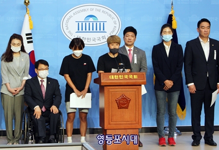 6일 故 최숙현 동료 선수들이 국회 소통관에서 기자회견을 하고 있다. Ⓒ영등포시대 