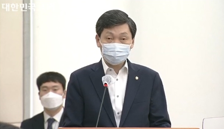 10일 오전 열린 제382회 국회(정기회)에서 김철민 의원이 대표 발의한 ‘경기 북도 설치 등에 관한 법률안’에 대한 제안설명을 하고있다. Ⓒ국회방송 캡처 