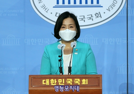 민주당 이수진 의원이 14일 오전 국회 소통관에서 일명 전광훈 방지법 일부 개정안에 대해 설명하고 있다. Ⓒ영등포시대 