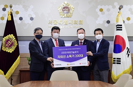 좌측부터 서울사회복지공동모금회 김용희 사무처장, ㈜한국테크놀로지 신용구대표,  서울시의회 김인호 의장, 서울시의회 이창학 사무처장