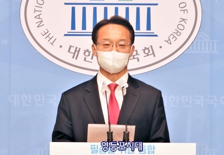 23일 국민의힘 조해진 국회의원이 국회 소통관에서 기자회견을 열고 당 대표 출마를 선언하고 있다. Ⓒ영등포시대 