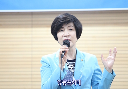 김영주 국회의원은 28일 오후 영등포 하이유스호스텔 대강당에서 영등포갑 지역위원회 2021년 제1차 상무위원회 개최에 앞서 인사말을 하고 있다. Ⓒ임종상 기자 