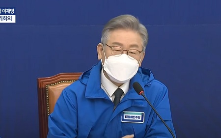 ▲이재명 민주당 대선후보는 11월 15일 국회에서 중앙선거대책위원 회의를 열고 모두 발언을 하고 있다. Ⓒ델리민주 유튜브 방송 갭처 