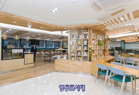 ▲구민의 편의성을 최우선으로 생각한 영등포구 민원실이 ‘2021년 국민 행복민원실’ 우수기관으로 선정되어 행안부장관 표창을 받은 영등포구 민원실  Ⓒ영등포구