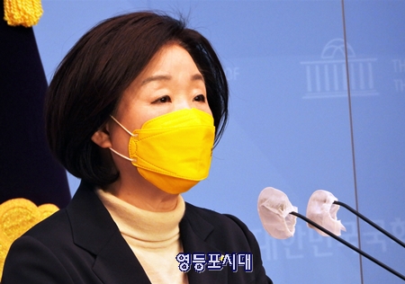 ▲정의당 심상정 대선 후보가 9일 오전 국회 소통관에서 기자회견을 열고 군 장병 복지공약을 발표하고 있다. Ⓒ영등포시대