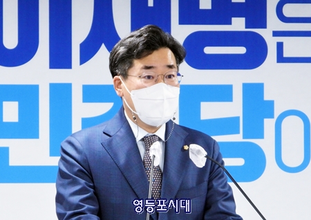 ▲민주당 박찬대 선대위 대변인이 20일 오전 중앙당사에 한 브리핑에서 “윤석열 후보와 국민의힘 선대위의 진정성 있는 사과”를 촉구하고 있다. Ⓒ영등포시대