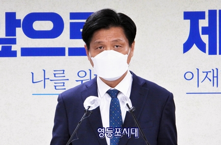 ▲조승래 민주당 선대위 대변인은 4일 민주당 중앙당사에서 갖은 브리핑에서 “오늘 클린 선거를 위한 이재명 후원회가 출범한다”라고 밝히고 있다. Ⓒ영등포시대