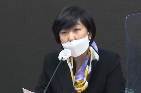 ▲양소영 선대위 열린금융위원회 부위원장이 보험소비자의 부담완화 등 공약을 발표하고 있다.Ⓒ데일리민주 유뷰브 방송 캡처